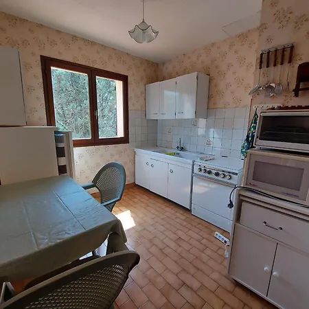 Villa Climatisee Avec Belle Terrasse Et Jardin A - Fr-1-776-133 *