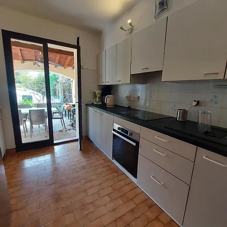 Villa Climatisee Avec Belle Terrasse Et Jardin A - Fr-1-776-133 Saint-Genis-des-Fontaines