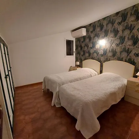 Climatisee Avec Belle Terrasse Et Jardin A - Fr-1-776-133 *