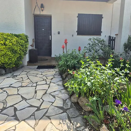 Villa Climatisee Avec Belle Terrasse Et Jardin A - Fr-1-776-133 *